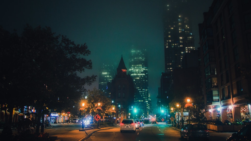Notte in città con nebbia foto di A Great Capture