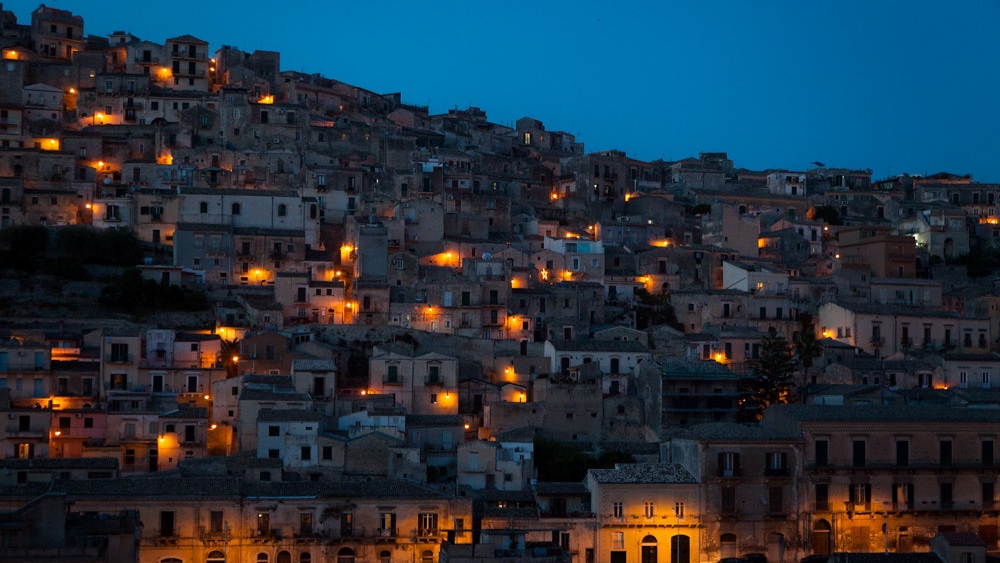 Modica di notte foto di Marco