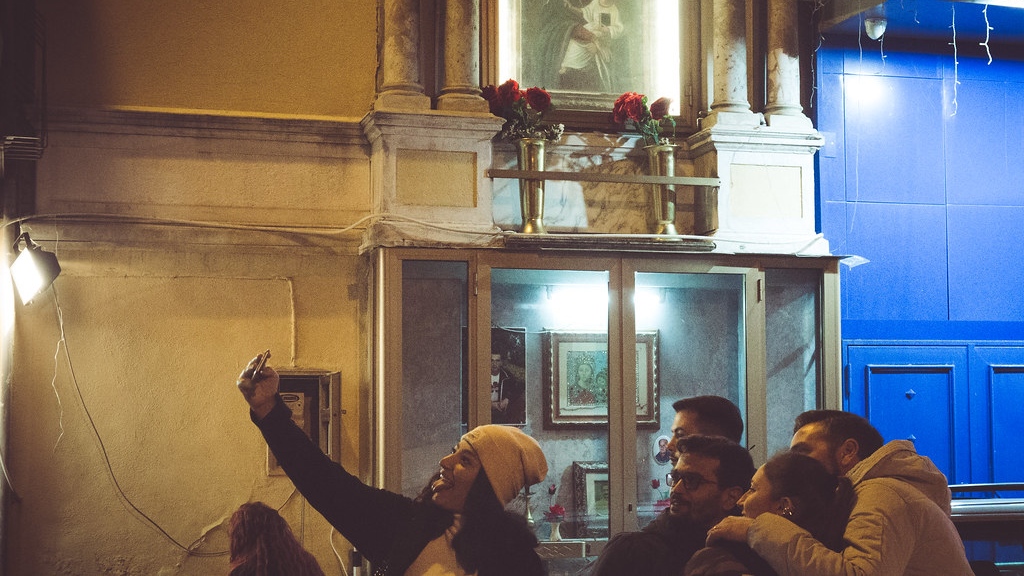Selfie a piazza Mercato Napoli foto di lu