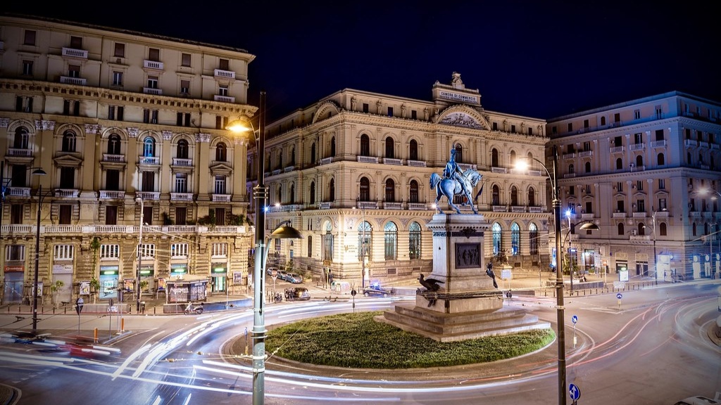 Piazza Borsa Napoli foto di Mario Agozzino