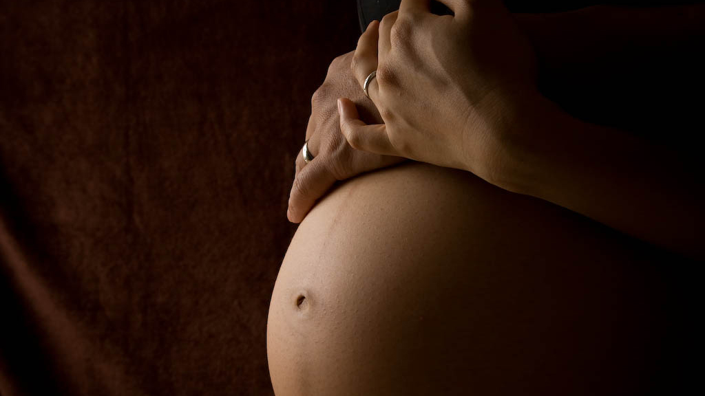 donna incinta foto di Yachee Chan