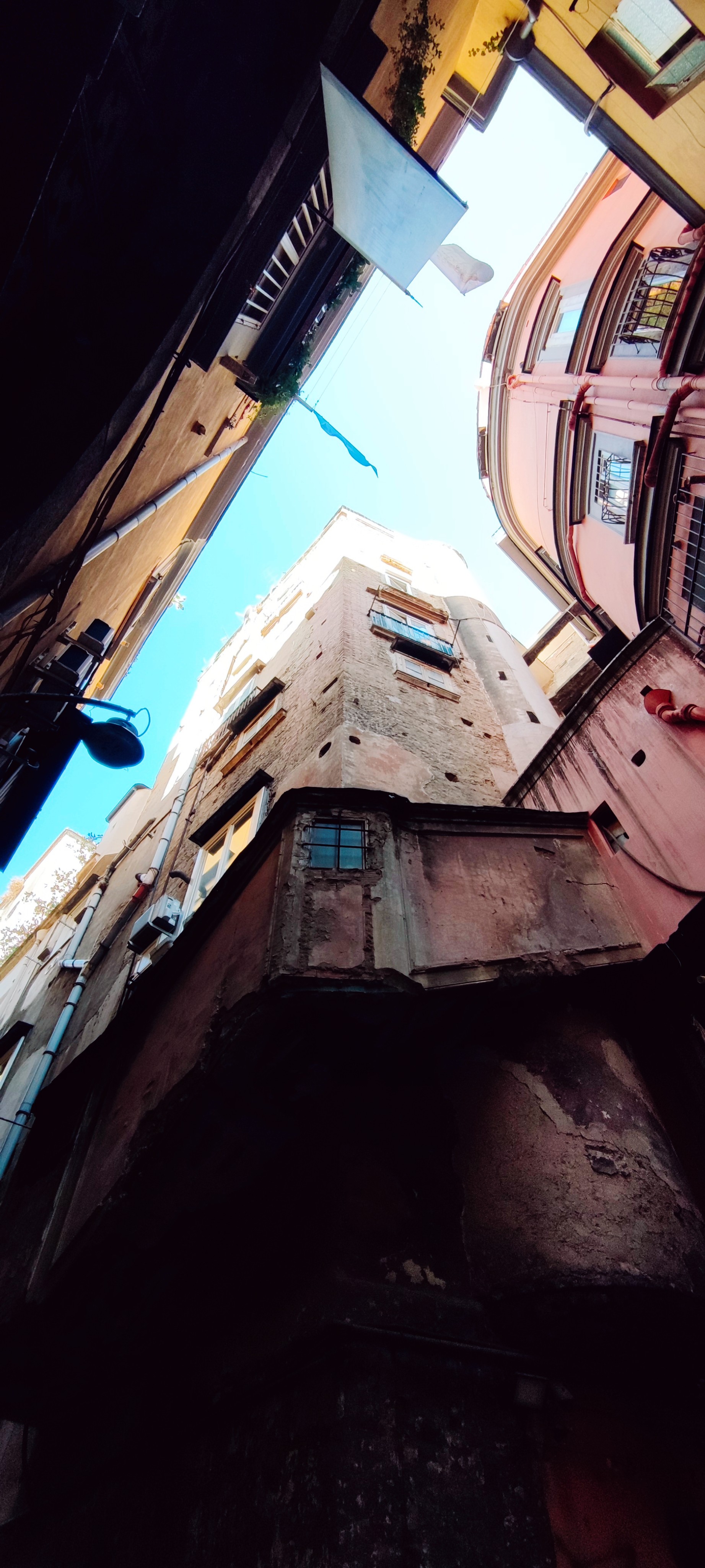 Vicoli di Napoli dal basso foto di Salvatore Manfellotto